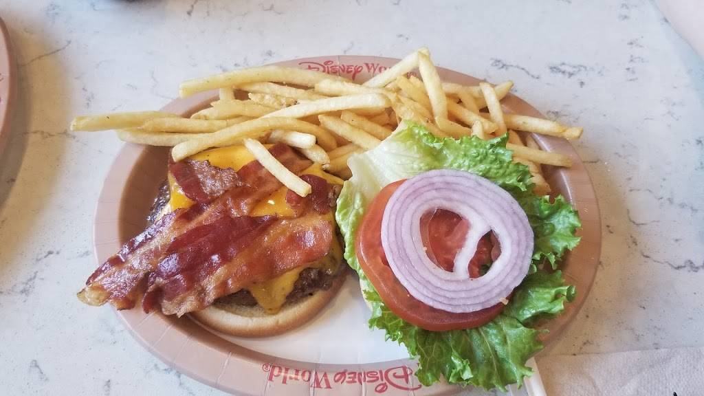 Gasparilla Island Grill | restaurant | 4401 Floridian Way, Orlando, FL 32836, USA | 4079393463 OR +1 407-939-3463