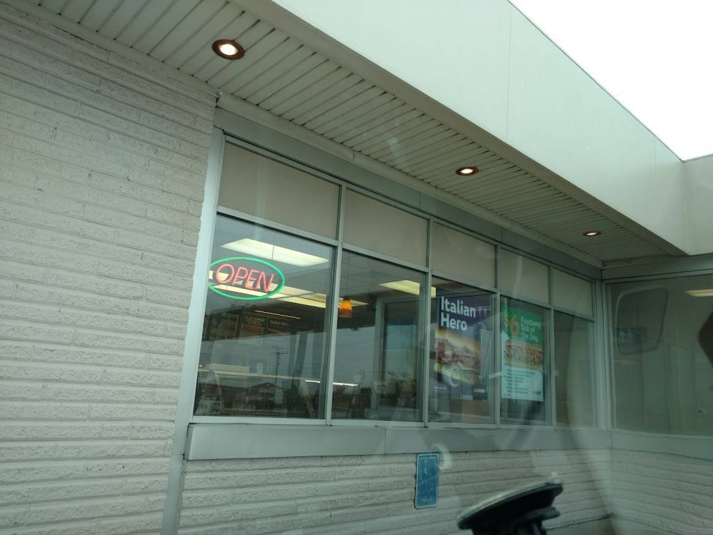 Subway | restaurant | 1401 US-24, Gilman, IL 60938, USA | 8152654004 OR +1 815-265-4004
