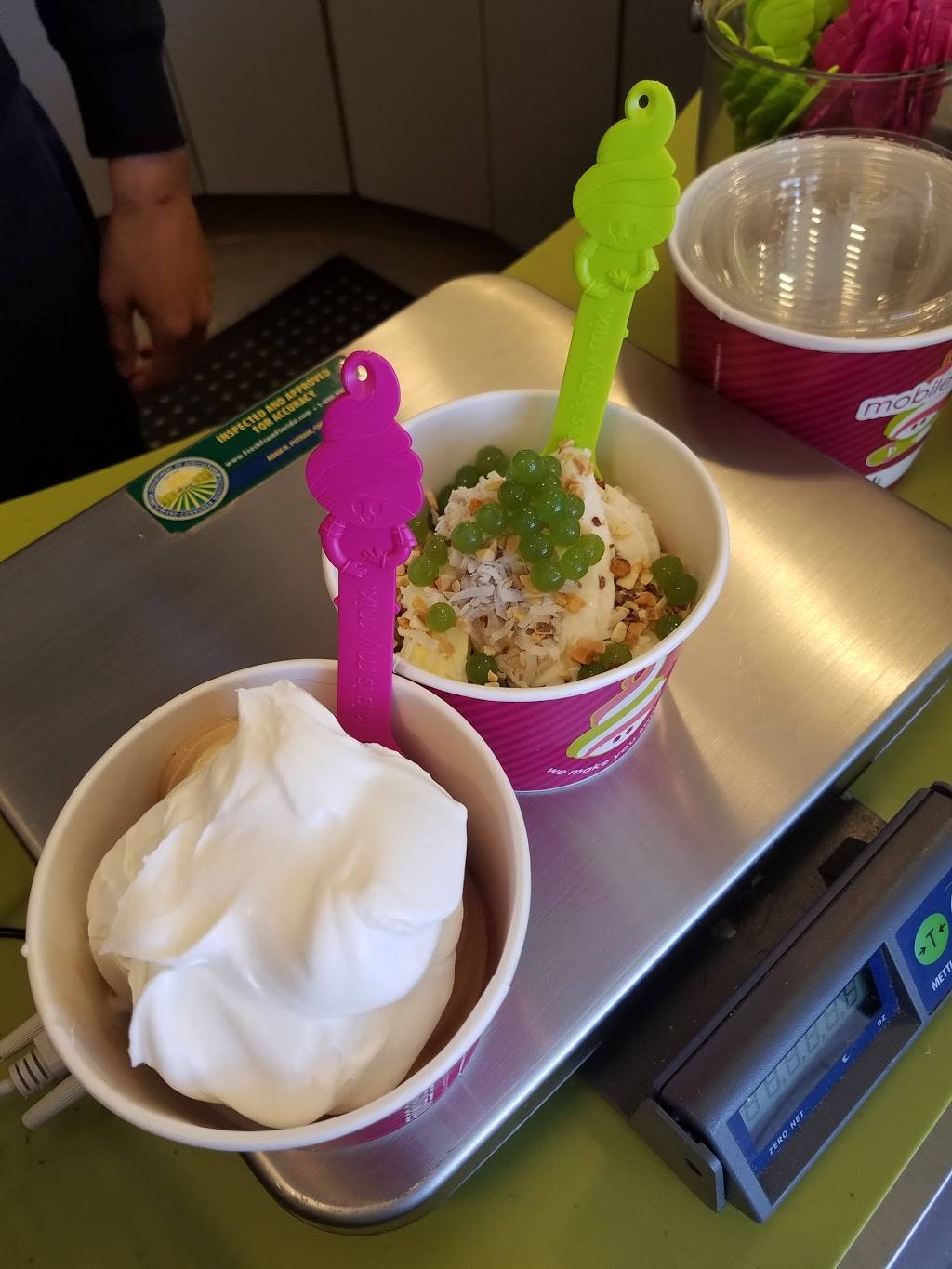 Menchies Frozen Yogurt | restaurant | 110 General Stilwell Dr Suite104, Marina, CA 93933, USA | 8313240236 OR +1 831-324-0236