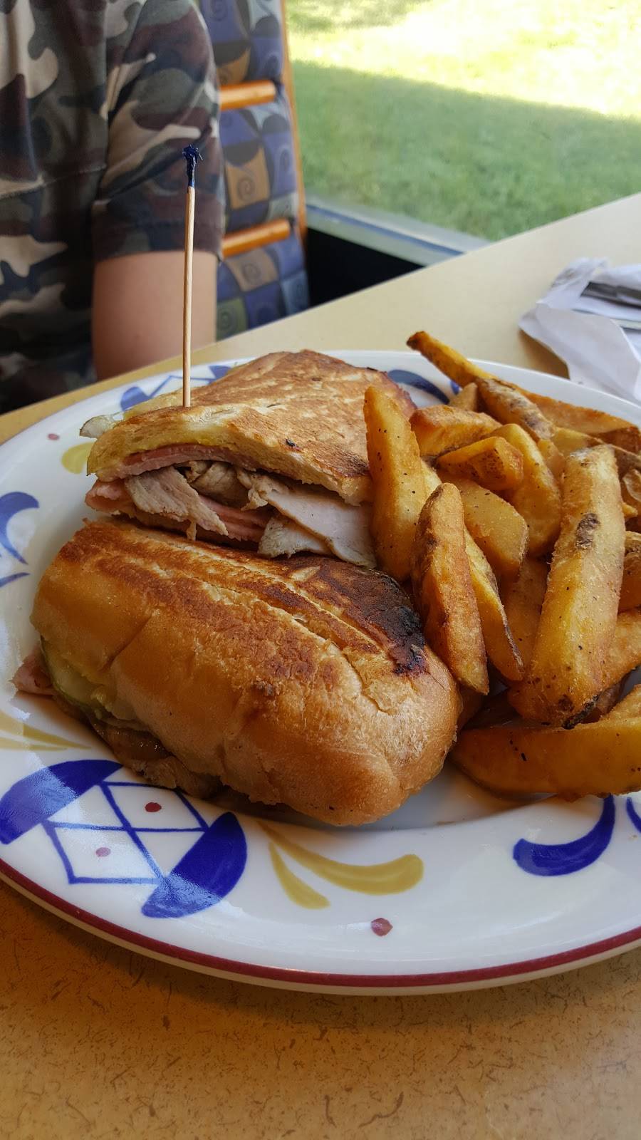 Skyway Cafe | cafe | 11140 4th St N, St. Petersburg, FL 33716, USA | 7275764100 OR +1 727-576-4100