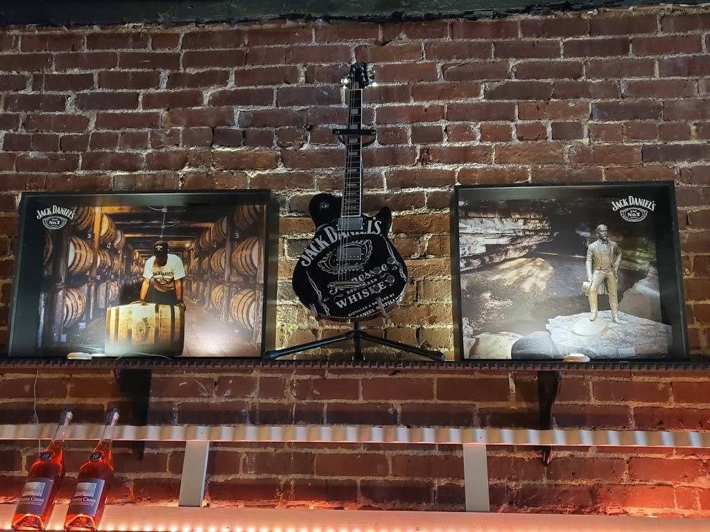 Hale House | restaurant | 212 Hale St, Charleston, WV 25301, USA | 3043468161 OR +1 304-346-8161