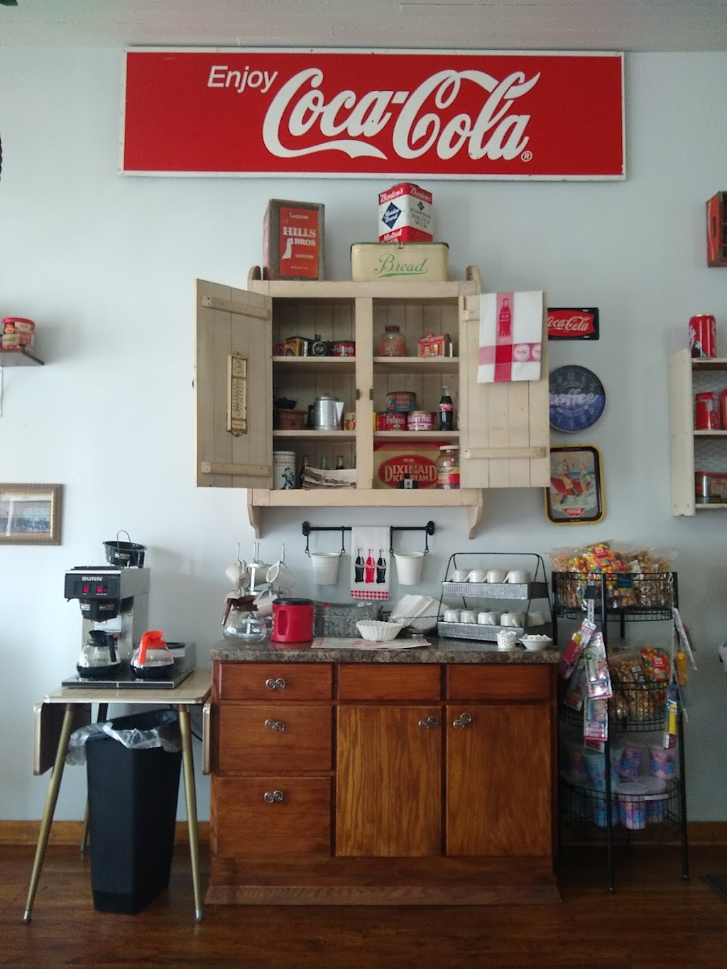 Chillo Ice Cream & Eats | restaurant | 542 2nd St, Traer, IA 50675, USA | 3194780014 OR +1 319-478-0014