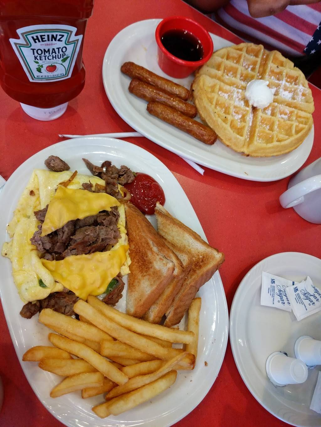 Friendlys | restaurant | 9103 Town Center Blvd, Voorhees Township, NJ 08043, USA | 8562297592 OR +1 856-229-7592