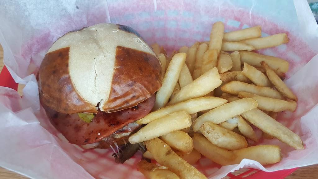 Roadies Restaurant and Bar | restaurant | 325 Maury Rd, Jim Thorpe, PA 18229, USA | 6108269100 OR +1 610-826-9100