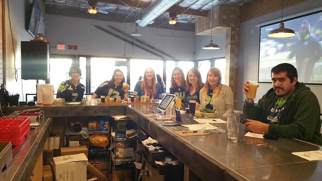Crucible Brewing - Everett Foundry | restaurant | 909 SE Everett Mall Way, Everett, WA 98208, USA | 4253747293 OR +1 425-374-7293