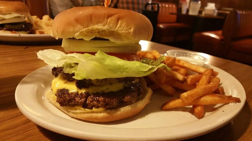 Vics Cafe | restaurant | 1839 E Market St, New Albany, IN 47150, USA | 8129444338 OR +1 812-944-4338