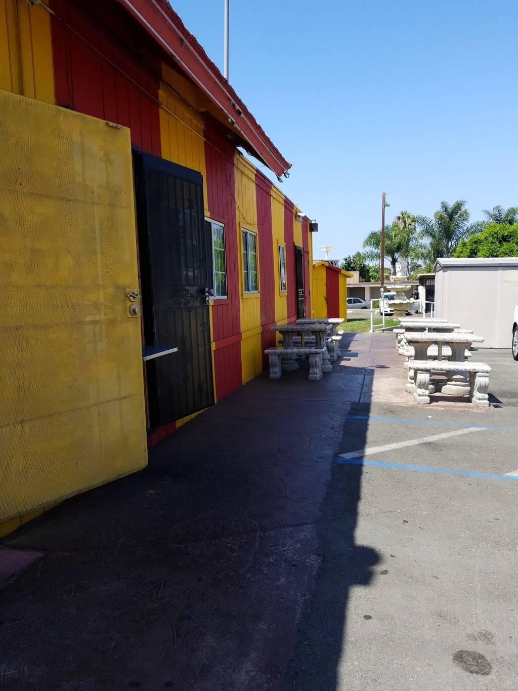 Hilbertos Mexican Food | restaurant | 836 Euclid Ave, National City, CA 91950, USA | 6194753308 OR +1 619-475-3308