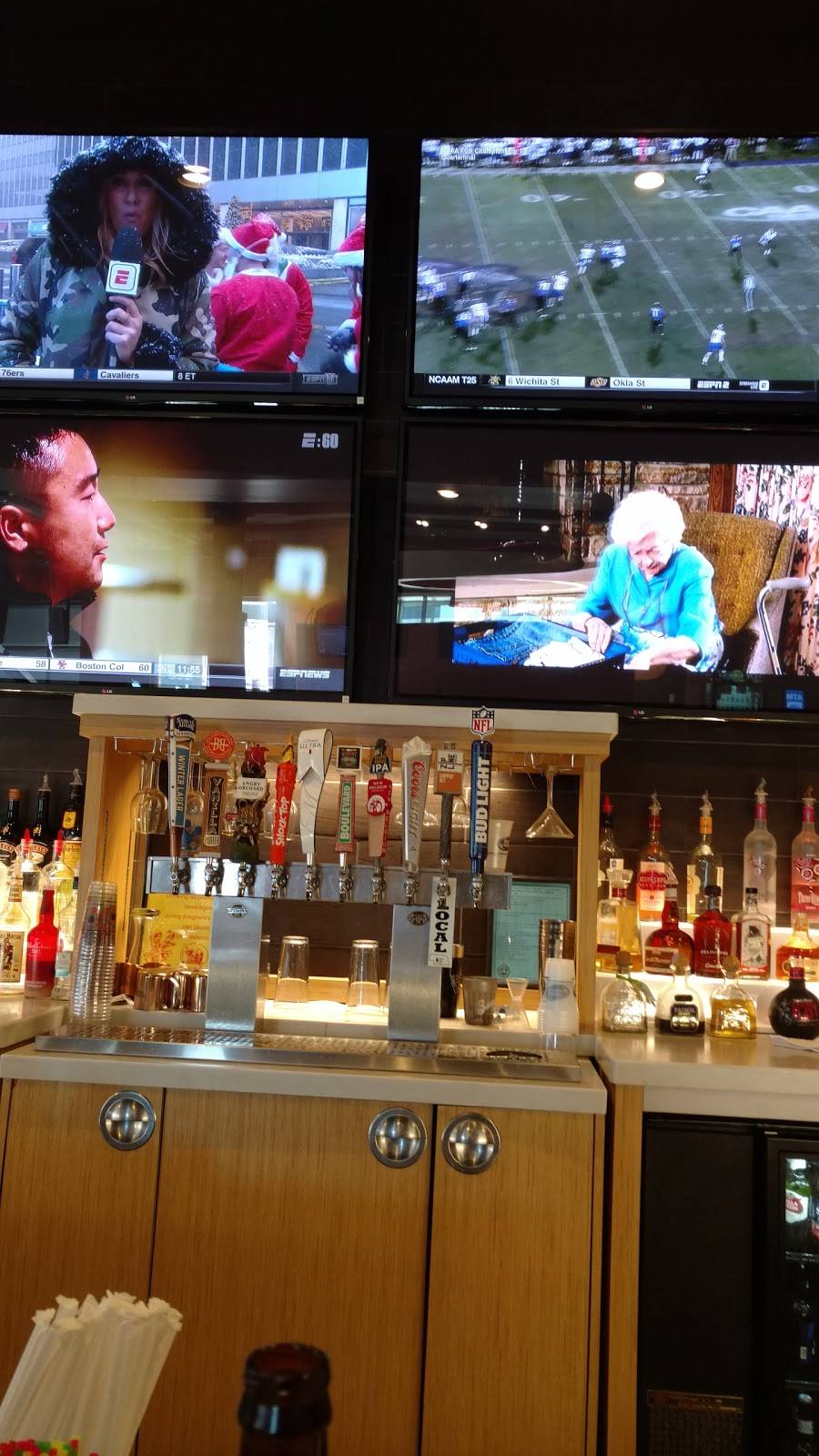 Buffalo Wings & Rings | restaurant | 3845 Village Ln, Lincoln, NE 68516, USA | 4022619464 OR +1 402-261-9464