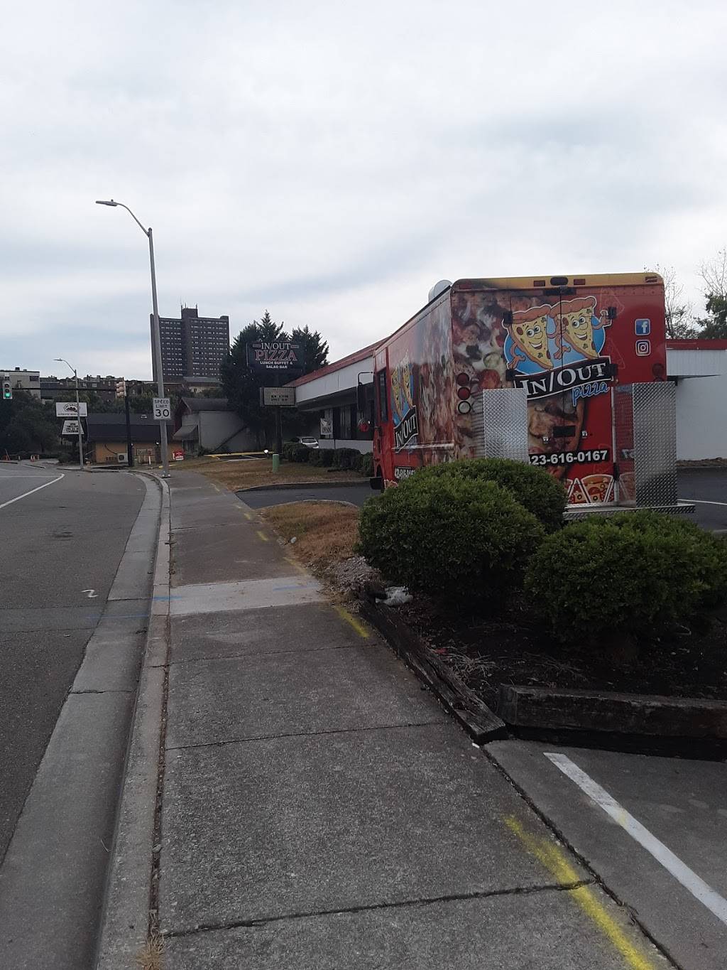 In/Out Pizza Maryville | restaurant | 501 N Cusick St, Maryville, TN 37804, USA | 8652685565 OR +1 865-268-5565