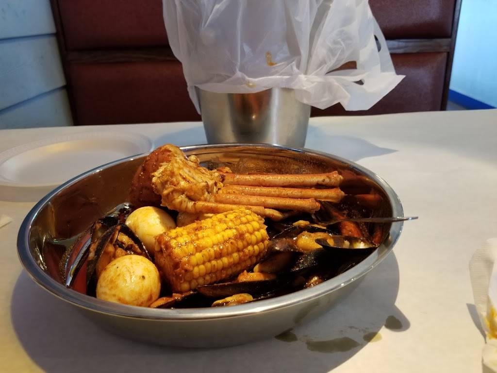 The Seafood King | restaurant | 180 State Farm Pkwy, Birmingham, AL 35209, USA | 2056373630 OR +1 205-637-3630