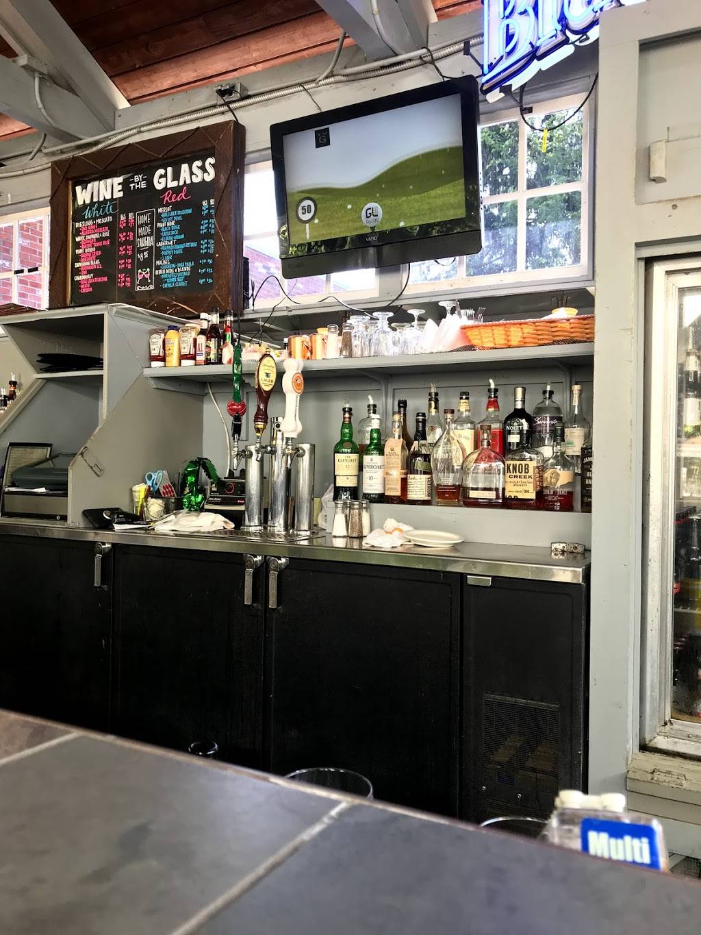 Bass Lake Taverne & Inn | restaurant | 426 South St, Chardon, OH 44024, USA | 4402853100 OR +1 440-285-3100