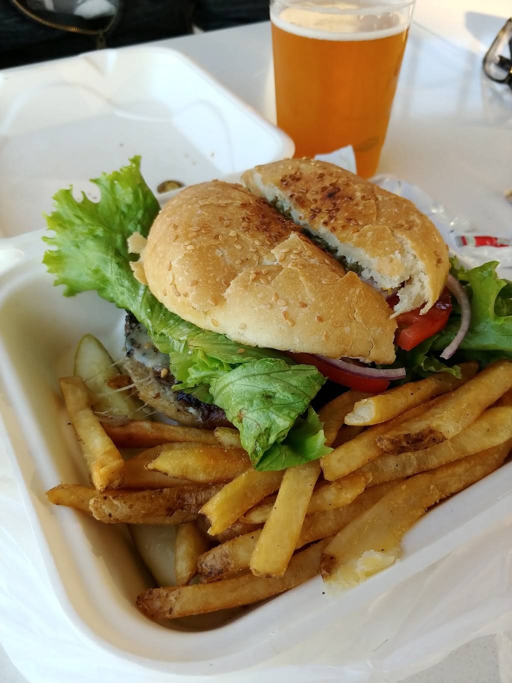 Burgers and Brew | restaurant | 6900 Airport Blvd, Sacramento, CA 95837, USA | 9164420900 OR +1 916-442-0900