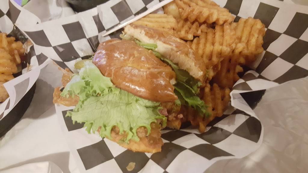 Governors Quarters | restaurant | 1304 S Wenona St, Bay City, MI 48706, USA | 9898936111 OR +1 989-893-6111