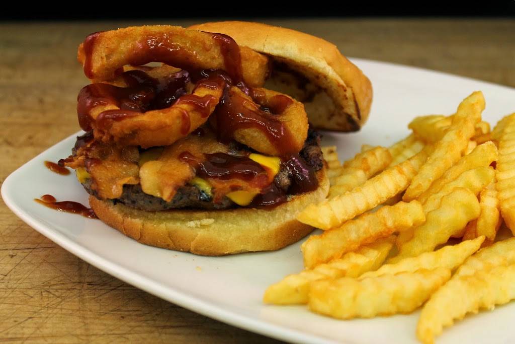 Shore Side Pub & Grub | restaurant | 1029 Main St, Manson, IA 50563, USA | 7124690017 OR +1 712-469-0017