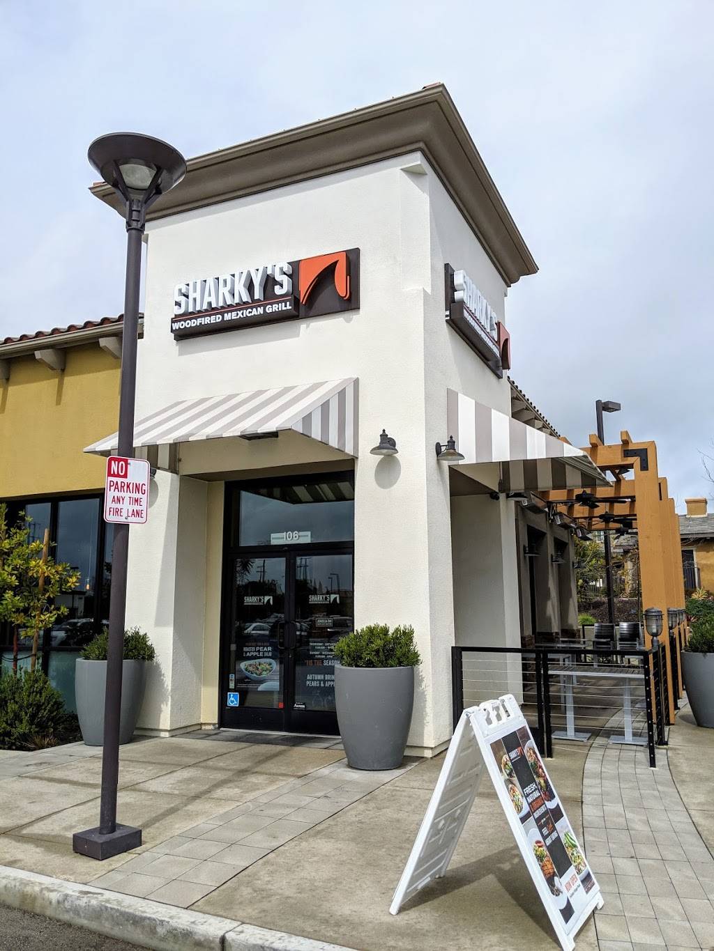 Sharkys Woodfired Mexican Grill | restaurant | 7060 Hollister Ave #106, Goleta, CA 93117, USA | 8057707004 OR +1 805-770-7004