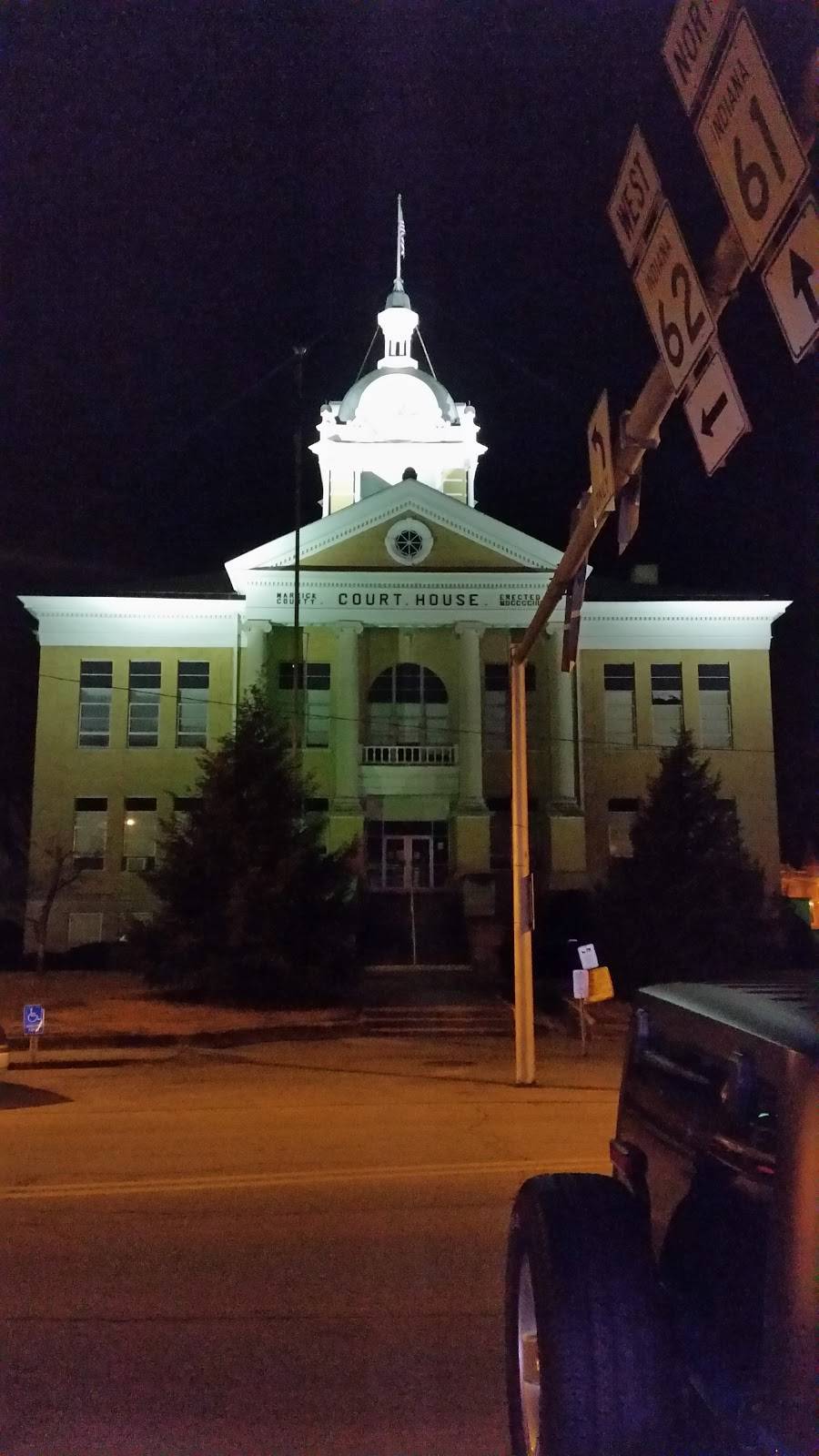 Tavern on the Square | restaurant | 118 S 3rd St, Boonville, IN 47601, USA | 8126414131 OR +1 812-641-4131