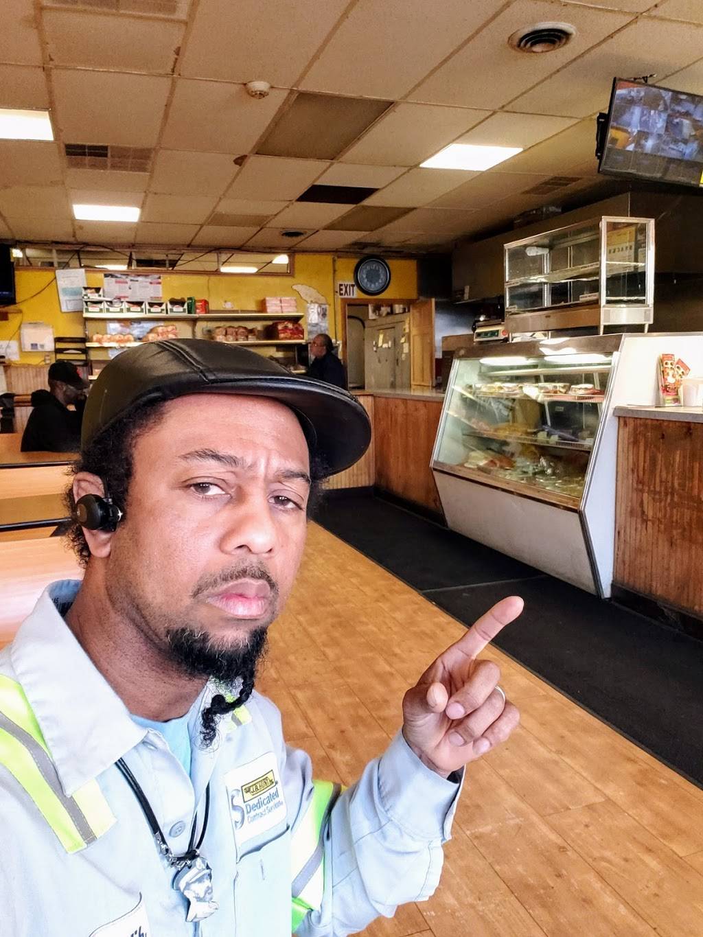 Berties West Indian & American Restaurant | restaurant | 928 N Main St, Waterbury, CT 06704, USA | 2037574330 OR +1 203-757-4330