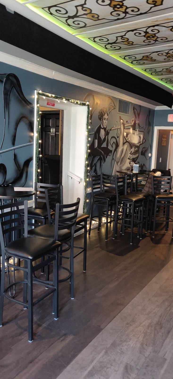 Tarbenders Lounge | restaurant | 10 S King St, Leesburg, VA 20175, USA | 5712919446 OR +1 571-291-9446