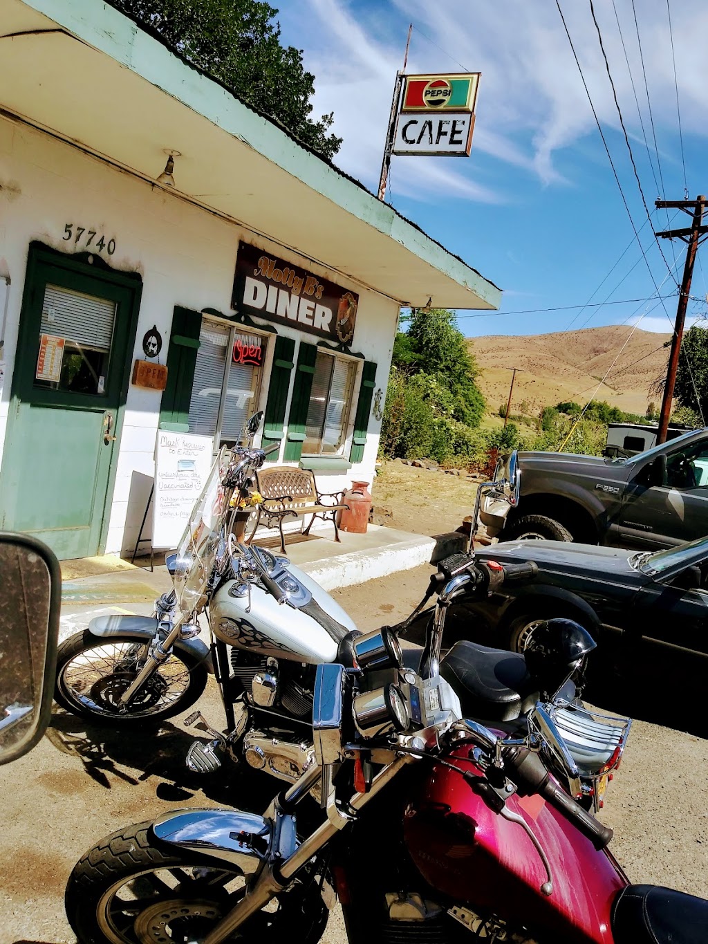 Molly Bs Diner | restaurant | 57740 Main Street, Tygh Valley, OR 97063, USA | 5414832400 OR +1 541-483-2400