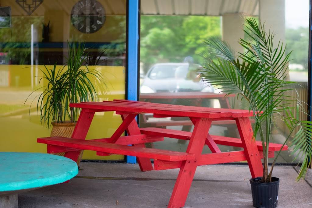 Papas Kitchen | restaurant | 302 W Brown St, Hearne, TX 77859, USA | 9792799884 OR +1 979-279-9884