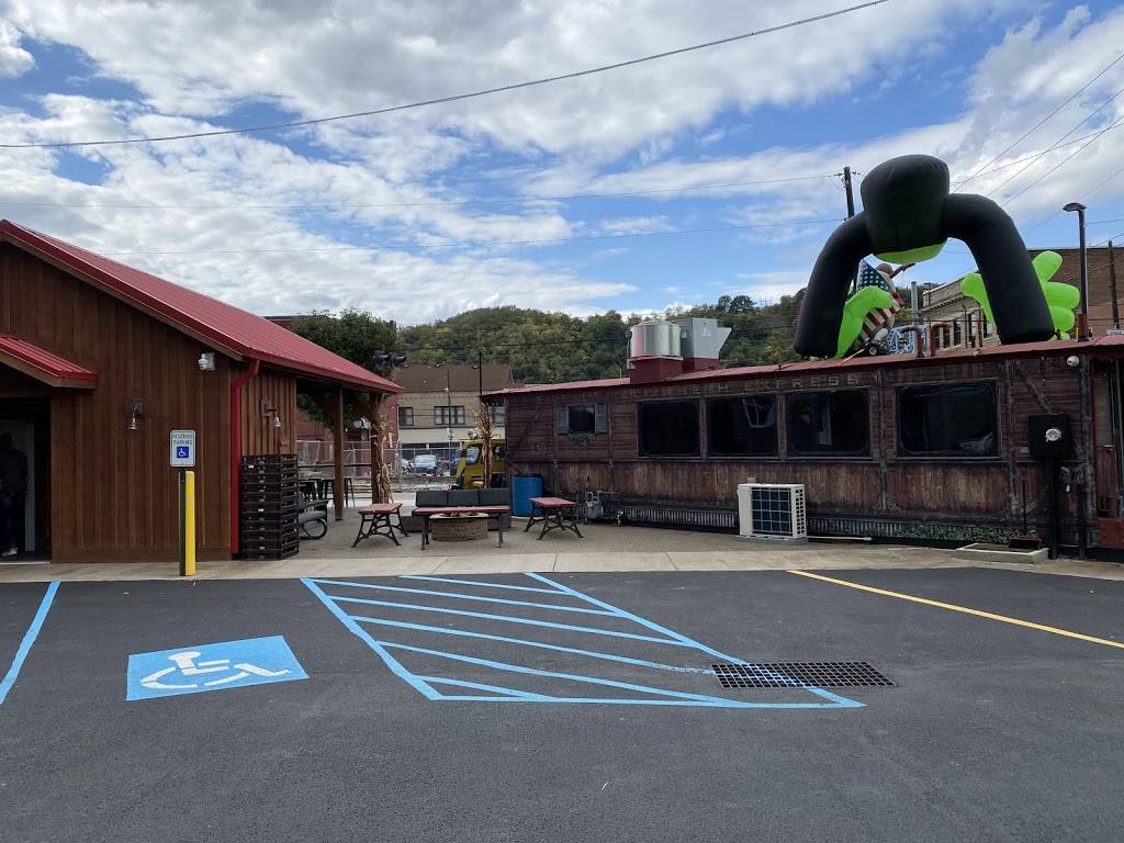 Elizabeth Express Kitchen Car | restaurant | 312 Market St, Elizabeth, PA 15037, USA | 4123875077 OR +1 412-387-5077