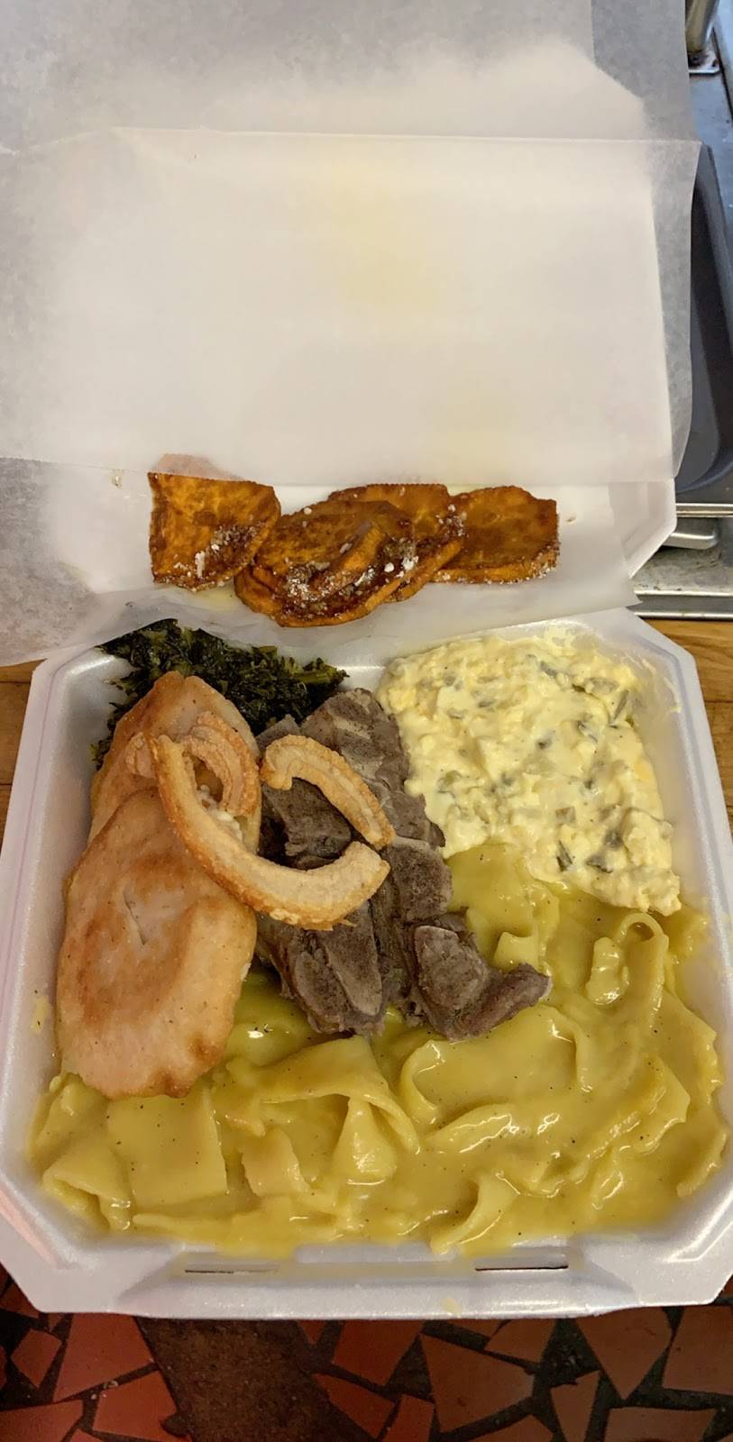 Roadhouse Grill | restaurant | 104 W 3rd St, Pembroke, NC 28372, USA | 9106685080 OR +1 910-668-5080