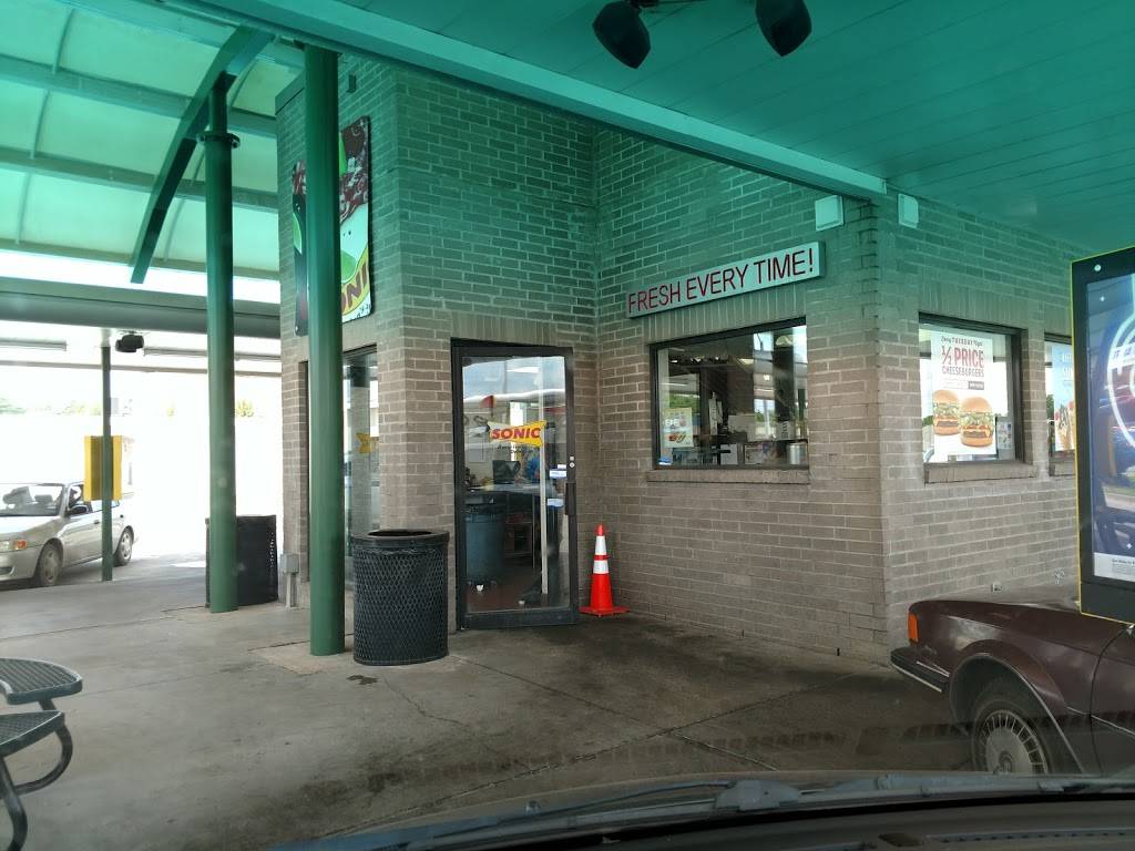 Sonic Drive-In | restaurant | 1328 W Will Rogers Blvd, Claremore, OK 74017, USA | 9183415885 OR +1 918-341-5885