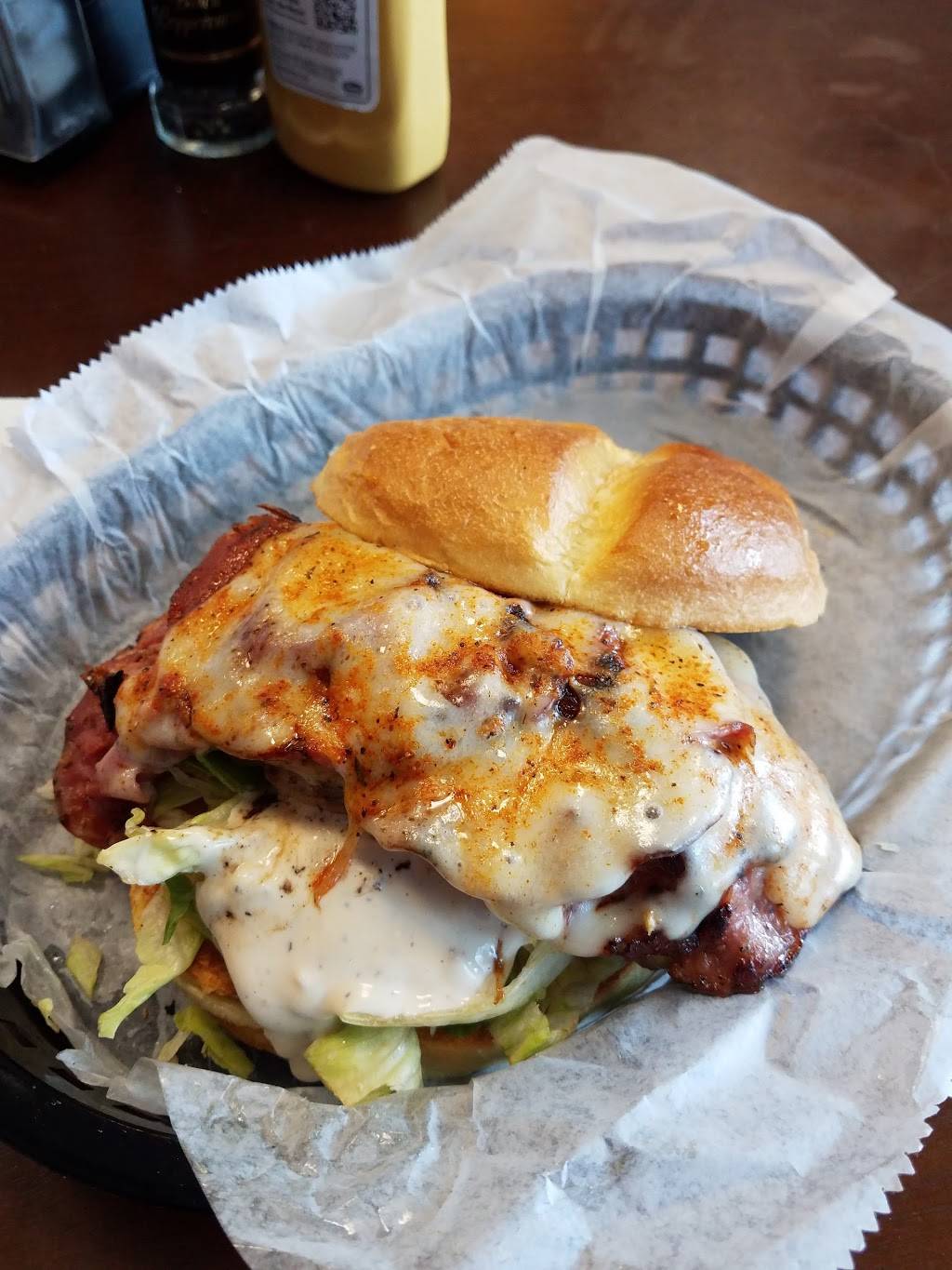 Oakleys Grille | restaurant | 17631 Bruce B Downs Blvd, Tampa, FL 33647, USA | 8135235075 OR +1 813-523-5075