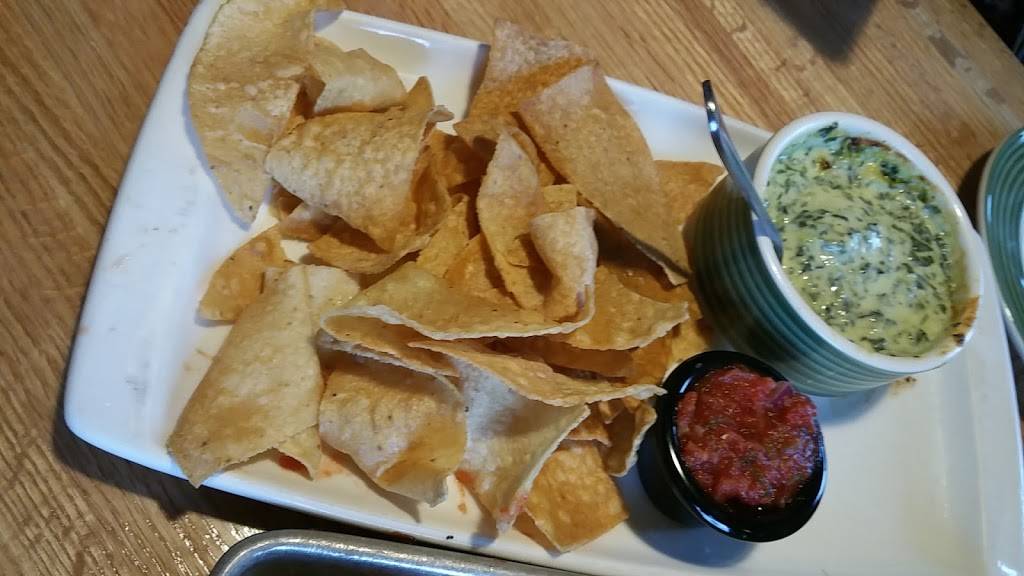 Applebees Grill + Bar | restaurant | 109 S Memorial Dr, New Castle, IN 47362, USA | 7655214275 OR +1 765-521-4275