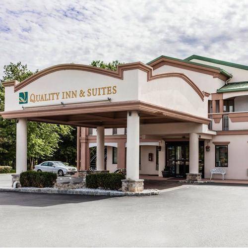 Quality Inn & Suites | restaurant | 1905 John Fries Hwy, Quakertown, PA 18951, USA | 2155383000 OR +1 215-538-3000