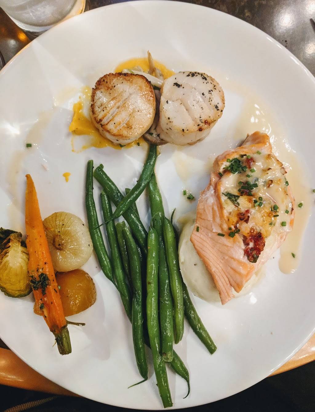 McCormick & Schmicks Harborside at the Marina | restaurant | 0309 SW Montgomery St, Portland, OR 97201, USA | 5032201865 OR +1 503-220-1865