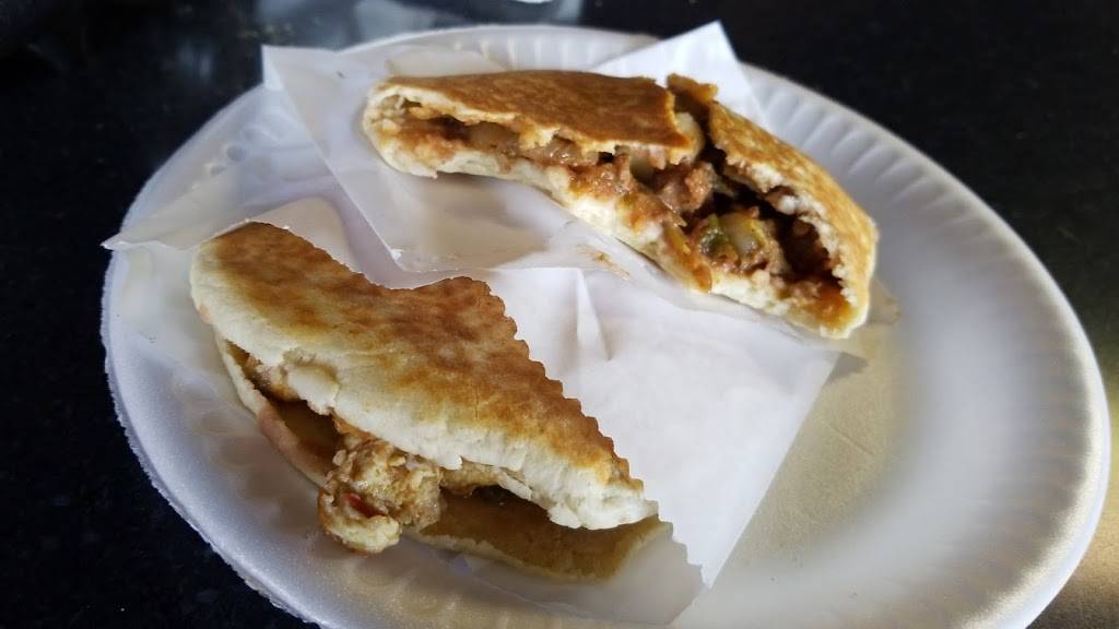 Gorditas las 5 Estrellas | restaurant | 1550 S Federal Blvd suite n, Denver, CO 80219, USA | 7206386184 OR +1 720-638-6184