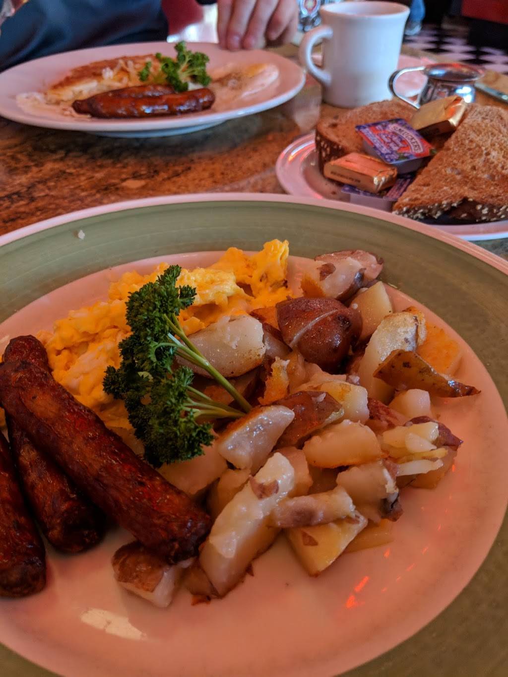 The Great Grill - Back to 50s | restaurant | 126 N San Fernando Blvd, Burbank, CA 91502, USA | 8185670060 OR +1 818-567-0060