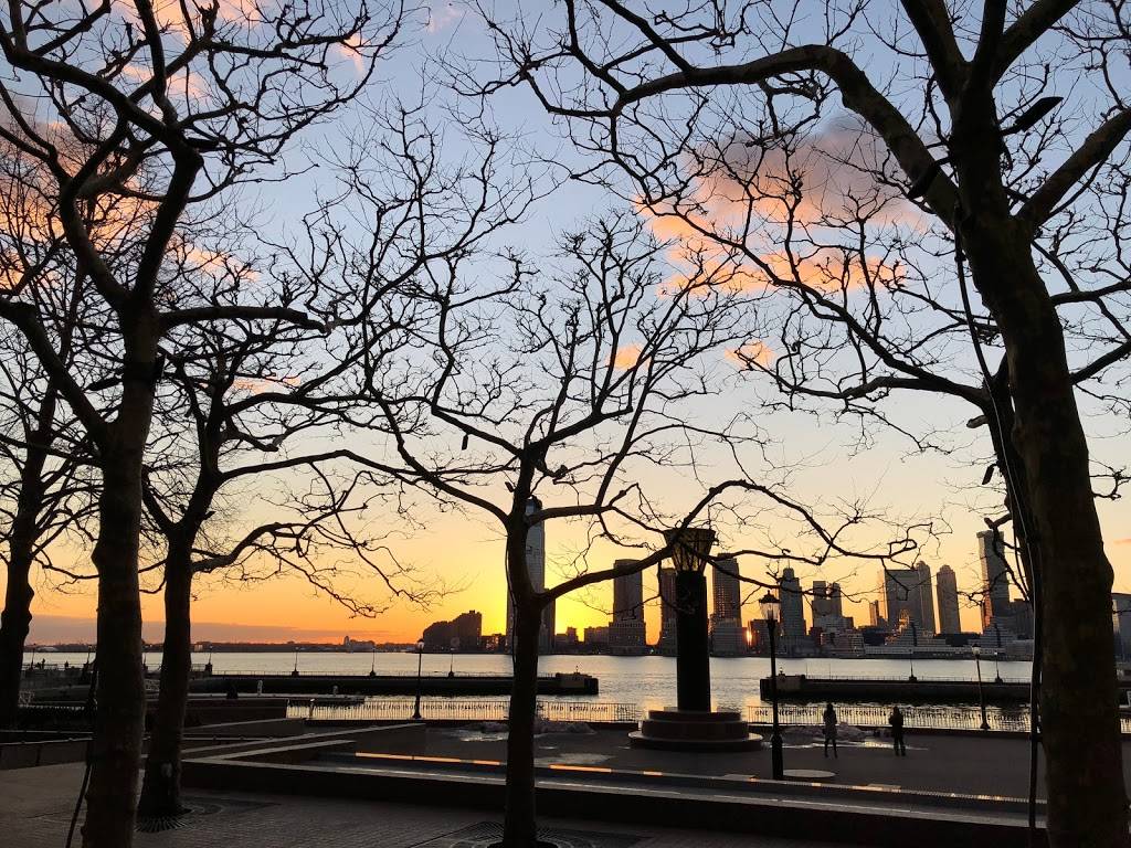 Liberty Bistro | restaurant | 225 Liberty St, New York, NY 10281, USA | 2129818588 OR +1 212-981-8588