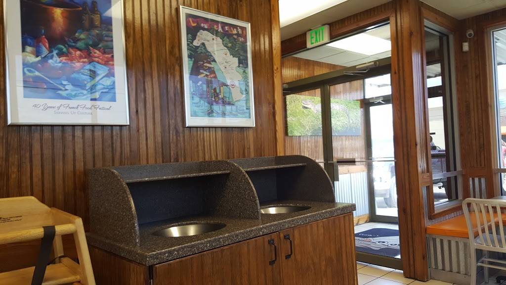 Off the Hook | restaurant | 604 N Canal Blvd, Thibodaux, LA 70301, USA | 9854935352 OR +1 985-493-5352