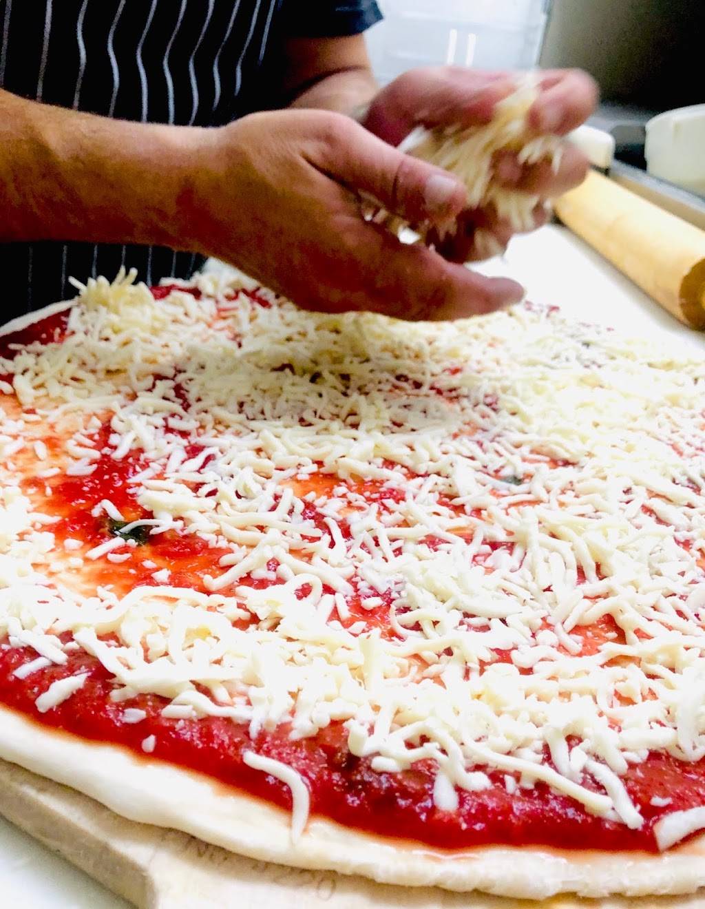 Chickys Grill and Pizza | restaurant | 19 Cedar Heights Rd, Stamford, CT 06905, USA | 2039688166 OR +1 203-968-8166