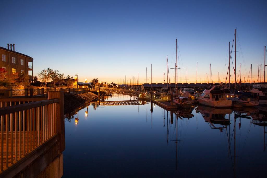 Lombardis Italian Restaurant - Everett | restaurant | 1620 W Marine View Dr, Everett, WA 98201, USA | 4252521886 OR +1 425-252-1886