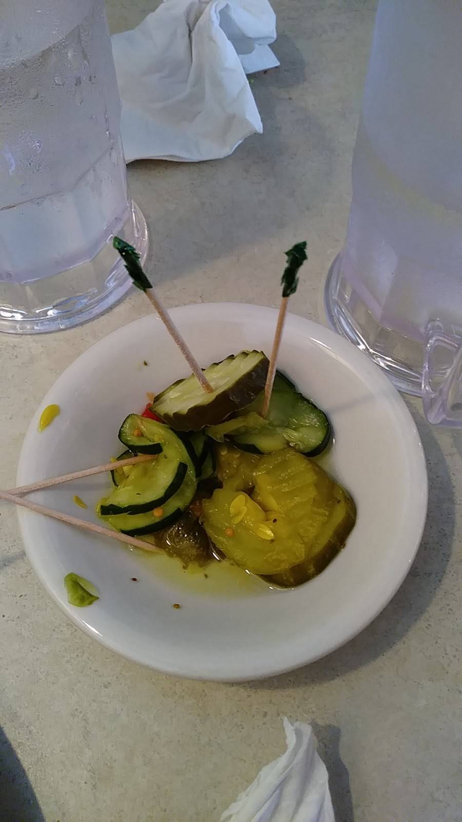 Isaacs Restaurant - West York | restaurant | 2159 White St, York, PA 17404, USA | 7178542292 OR +1 717-854-2292