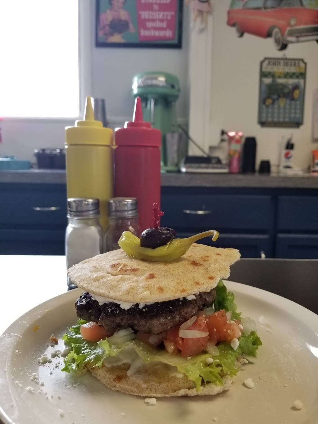 Phils Diner | restaurant | 4975 Railroad St, Elkton, MI 48731, USA | 9893752600 OR +1 989-375-2600