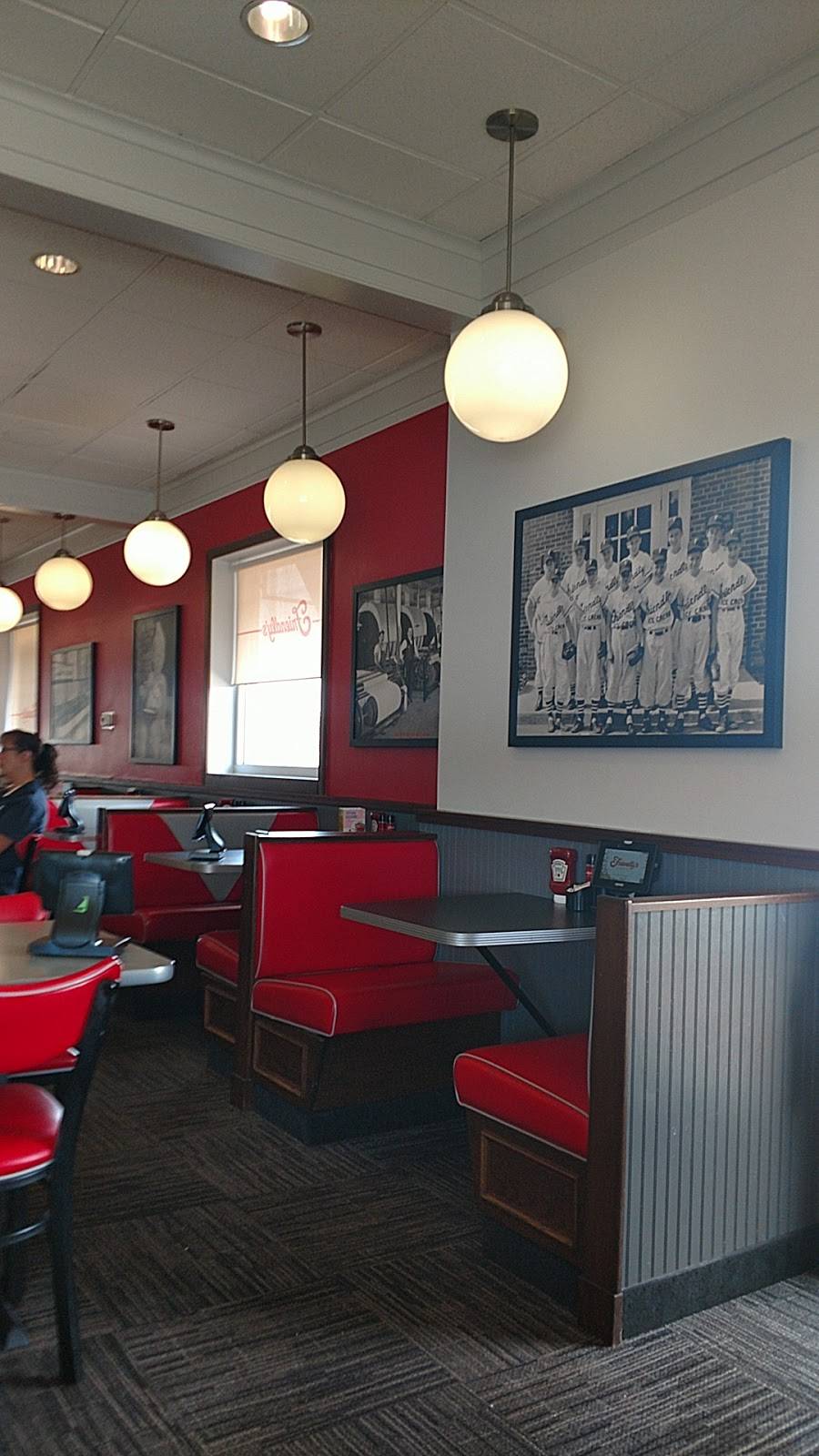 Friendlys | restaurant | 135 Mariano Bishop Blvd, Fall River, MA 02721, USA | 5086730891 OR +1 508-673-0891