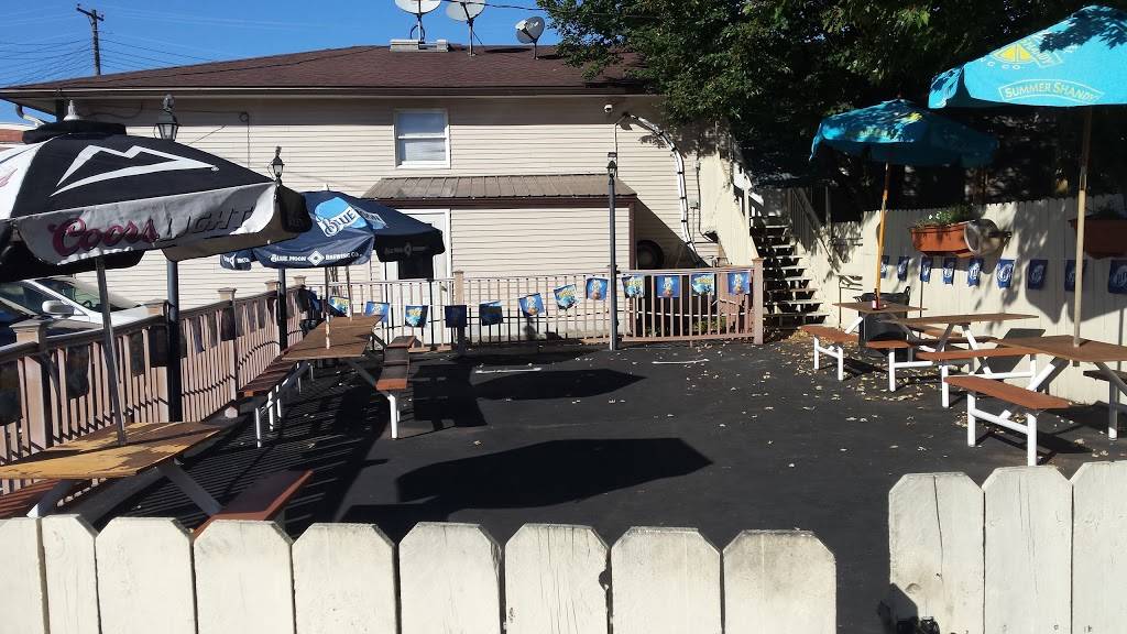 Lees Sports & Spirits | restaurant | 209 W Bigelow Ave, Plain City, OH 43064, USA | 6148730780 OR +1 614-873-0780