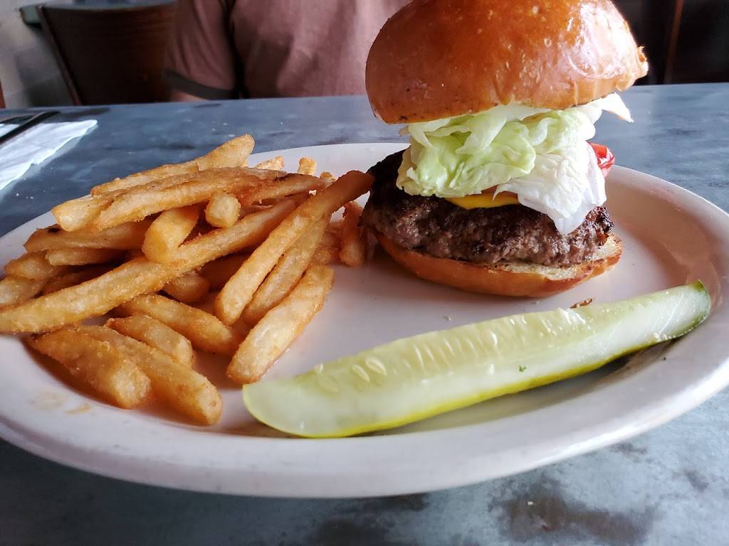 Renshaw Lounge | restaurant | 210 E 14 Mile Rd, Clawson, MI 48017, USA | 2486163016 OR +1 248-616-3016