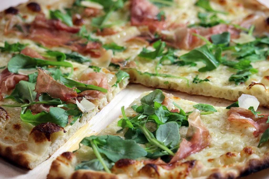 Sauced at Kinsmen | restaurant | 409 Canal St, Milldale, CT 06467, USA | 8606373343 OR +1 860-637-3343