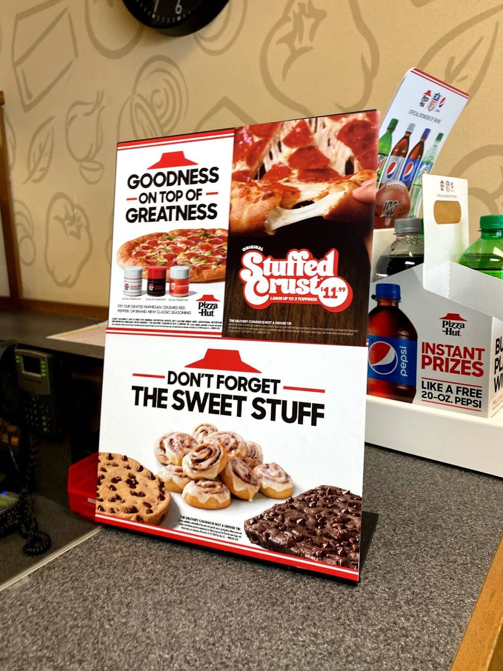 Pizza Hut | meal takeaway | 1929 W 4700 S, Taylorsville, UT 84118, USA | 8019669229 OR +1 801-966-9229