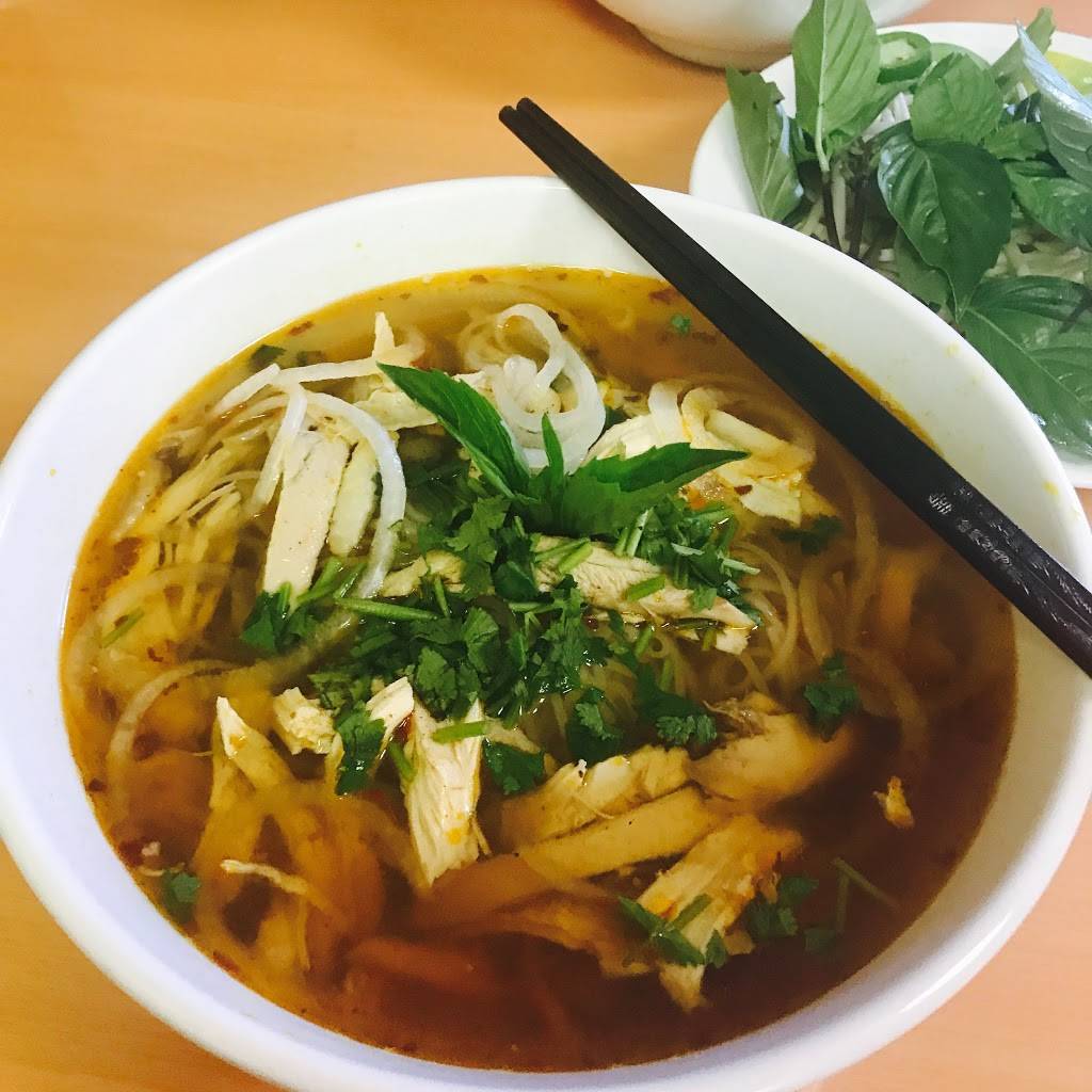 Pho Hong Thom | restaurant | 48 Wood Ave, Bridgeport, CT 06605, USA | 2036901533 OR +1 203-690-1533