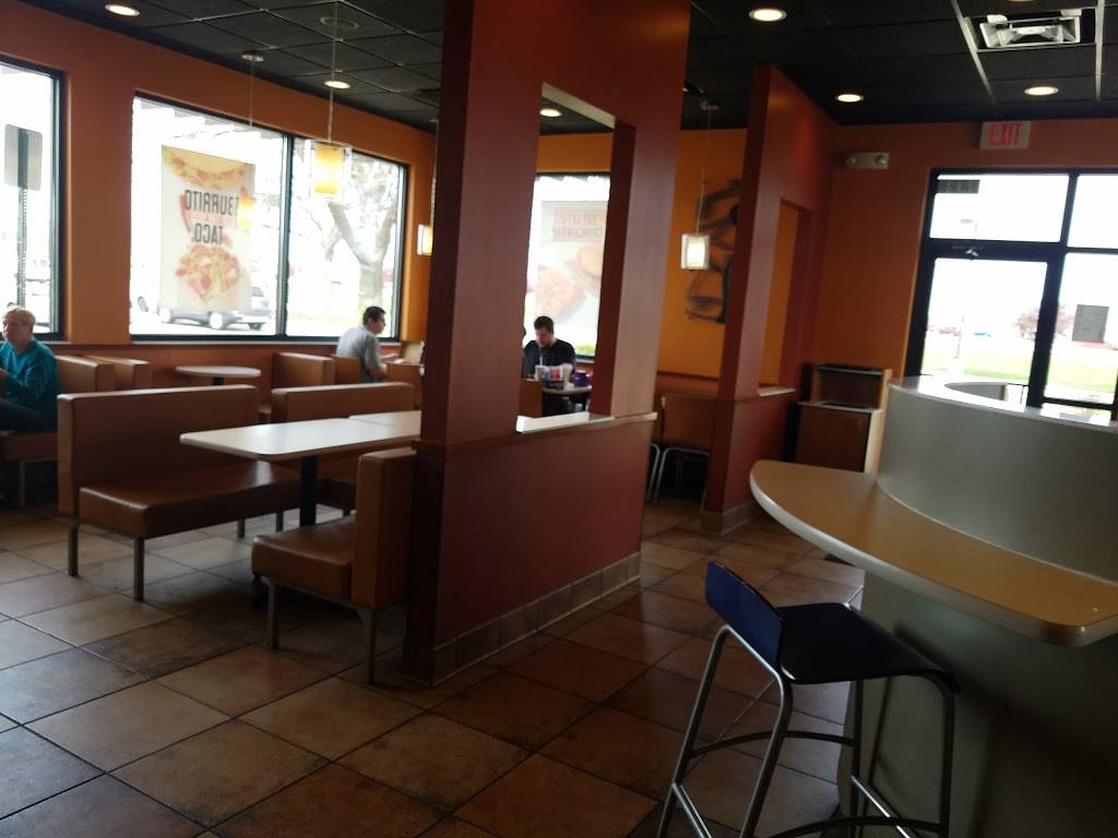 Taco Bell | meal takeaway | 2626 Humes Rd, Janesville, WI 53545, USA | 6087522077 OR +1 608-752-2077