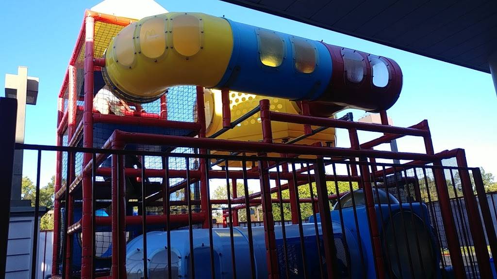 McDonalds | cafe | 1570 Sycamore Ave, Hercules, CA 94547, USA | 5102450912 OR +1 510-245-0912