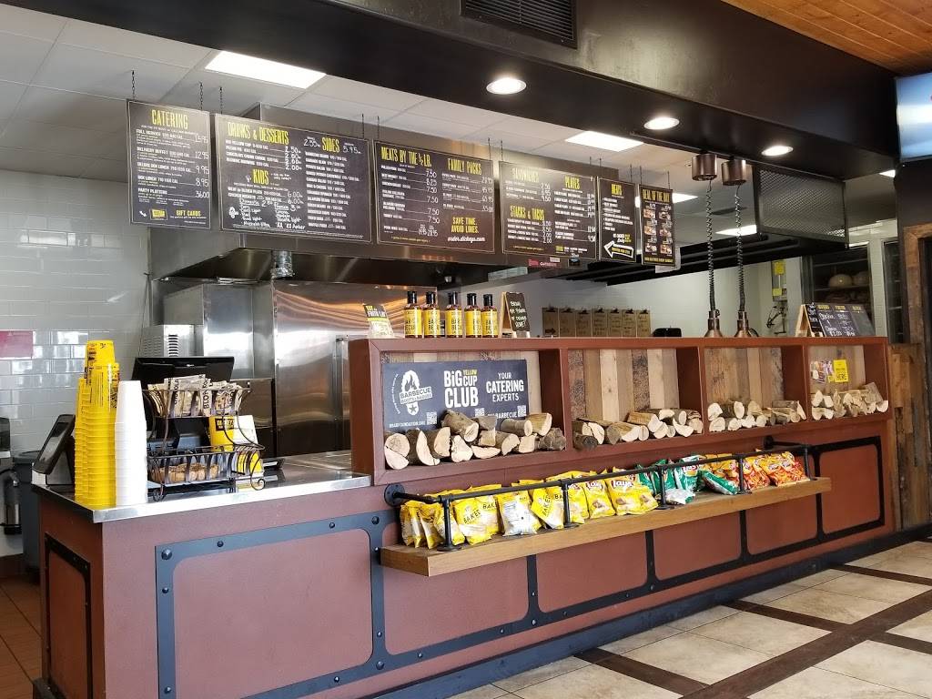 Dickeys Barbecue Pit | restaurant | 541 Woollomes Ave, Delano, CA 93215, USA | 6617209240 OR +1 661-720-9240
