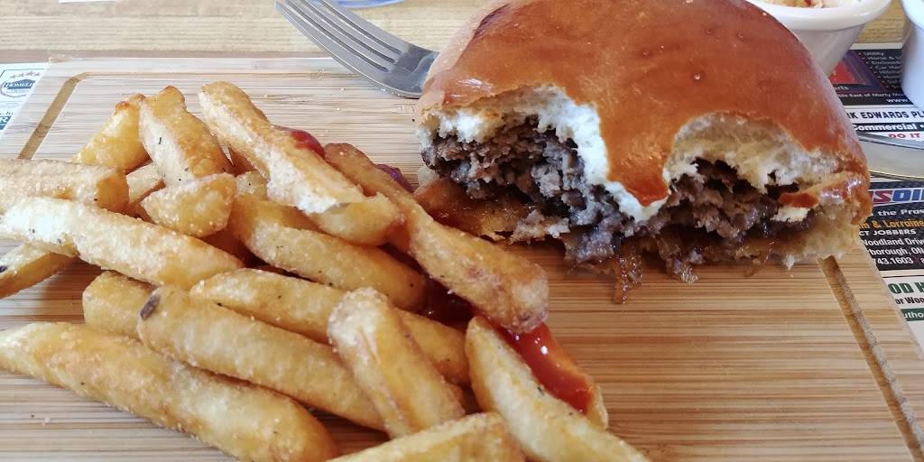 Youngs Point Diner & Pizzeria | restaurant | 403 S Beach Rd, Lakefield, ON K0L 2H0, Canada | 7056528359 OR +1 705-652-8359