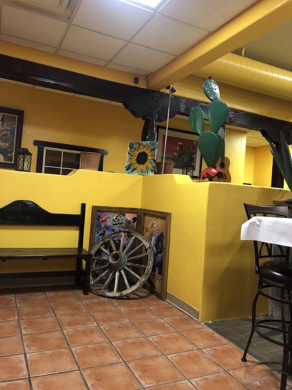 La Hacienda | restaurant | 5 Carl Cannon Ranch Rd, Moriarty, NM 87035, USA | 5052613650 OR +1 505-261-3650